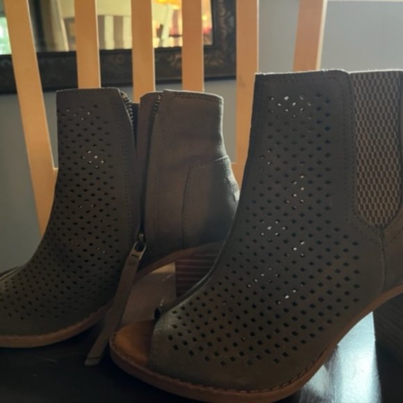 Size 6.5 Toms - Picture 4 of 5